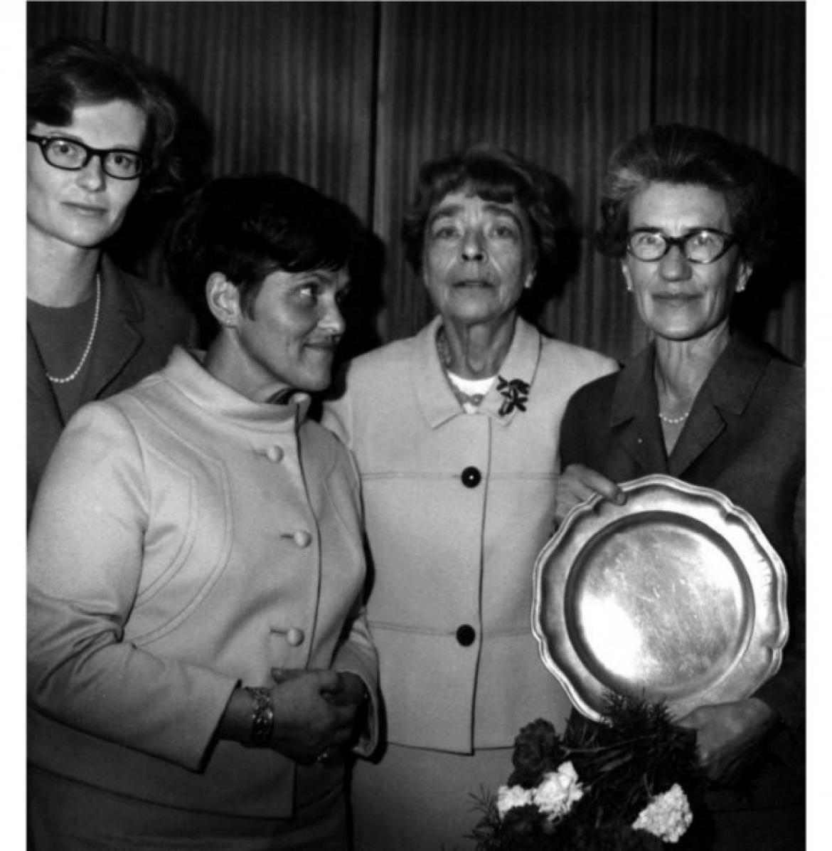 Ein Quartett der besonderen Art: Frauen der Aufbauphase (v.l. Rosemarie Kollmannsperger, Mechthild von Hobe, Dr. Elsbeth Weichmann, Freda von Berg)