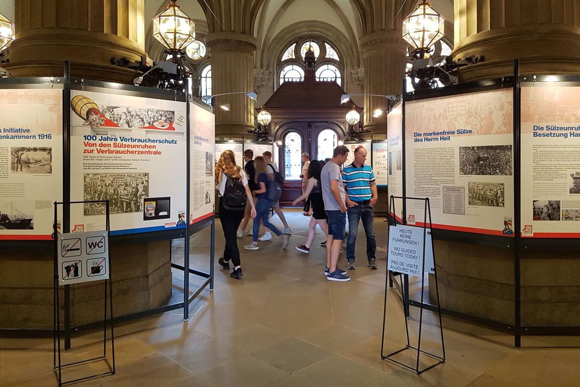 100 Jahre Verbraucherschutz: Eingang zur Ausstellung