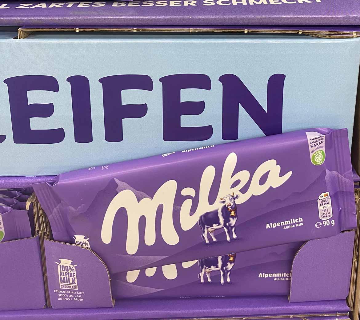 Mogelpackung: Milka Schokolade mit durch Karton verdeckter Füllmenge (2025)