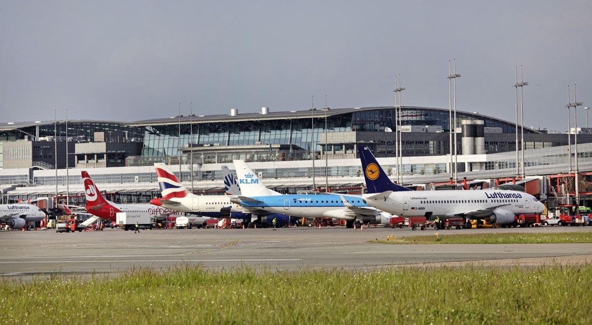 Flugzeuge auf dem Rollfeld