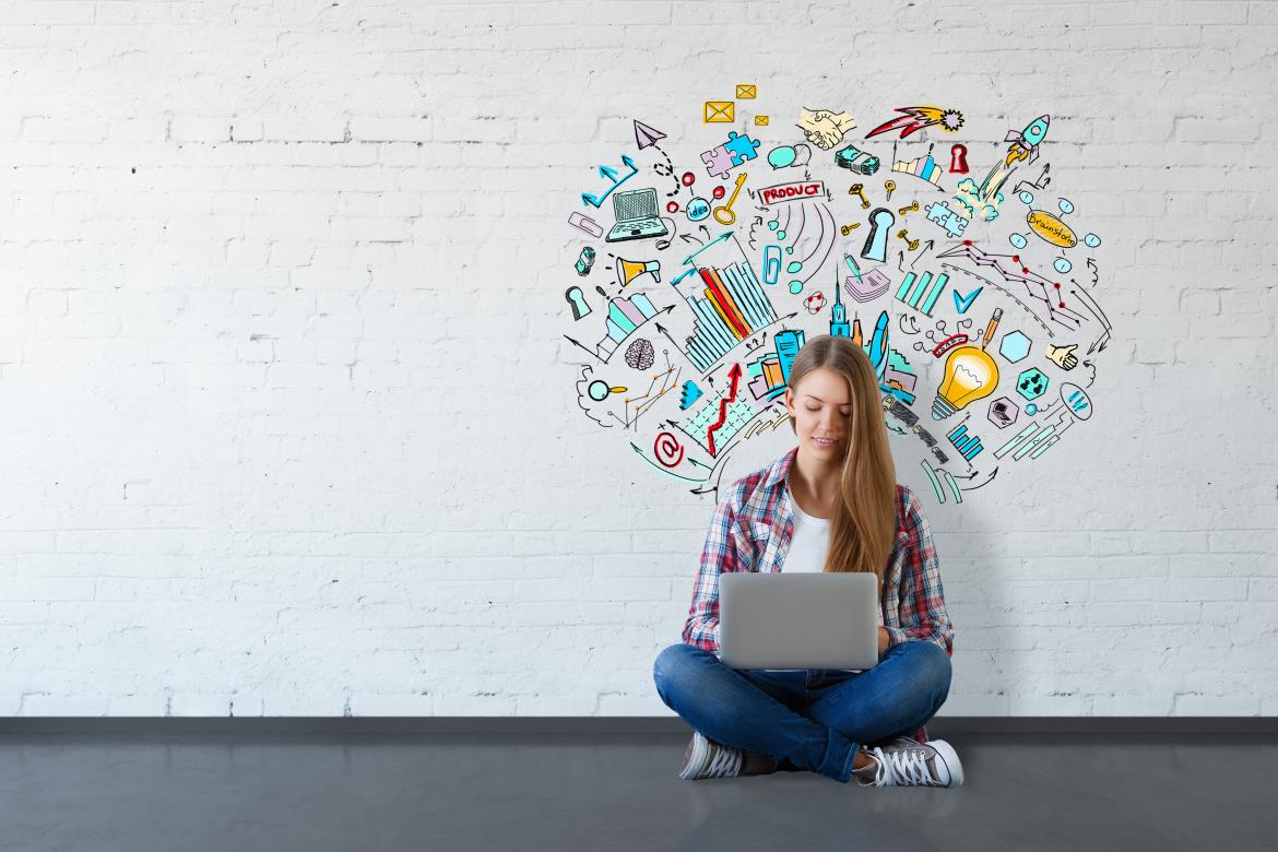 Junge Leute: Junge Frau mit Laptop