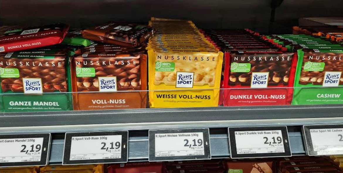 Schokolade von Ritter Sport im Supermarktregal (2024)