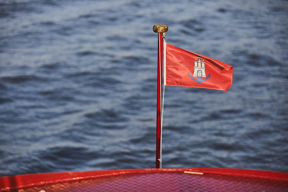 Hamburg-Flagge an Boot