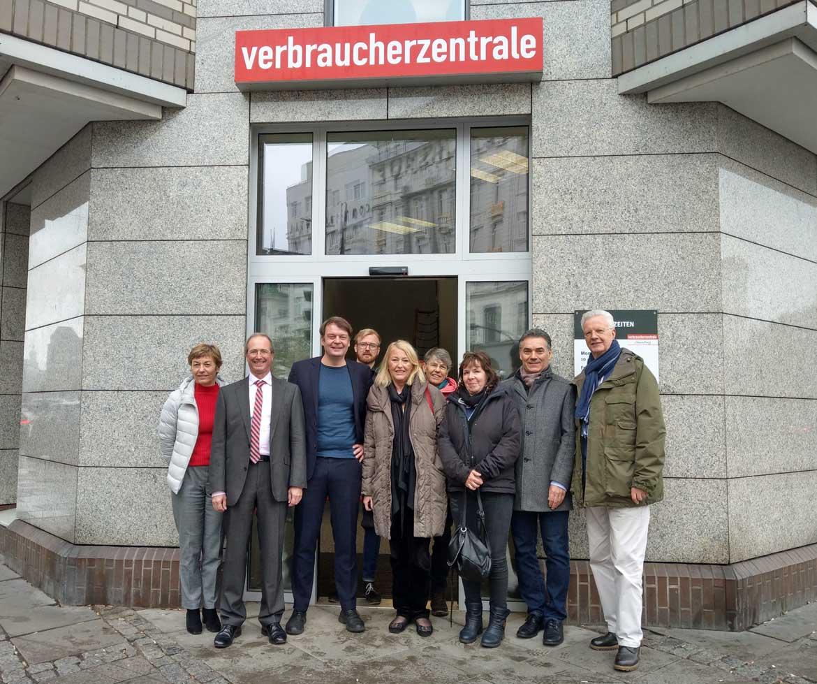 Rundgang mit Besichtigung des barrierefreien Eingangs der Verbraucherzentrale