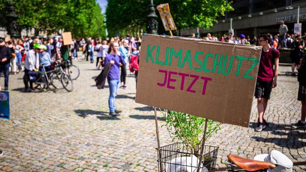Schild auf einer Demonstration für Klimaschutz