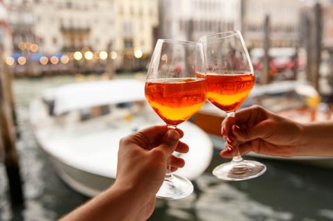 Gläser mit Aperol