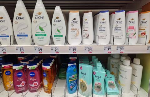 Mogelpackung: Dove Duschcreme und Pflegedusche im Regal (2024)