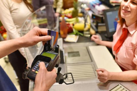 Bezahlen an Supermarktkasse