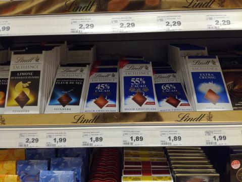 Mogelpackung: Lindt Schokoladen im Supermarktregal