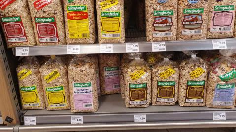 Mogelpackung: Seitenbacher Müsli im Supermarktregal (2020)