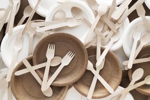 Plastikgeschirr